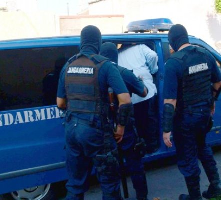 A fost prins bărbatul care tâlhărea minori